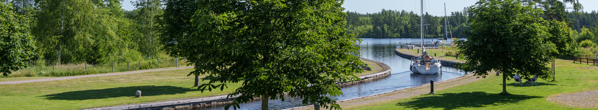 Ställplats för husbilar vid Göta kanal.