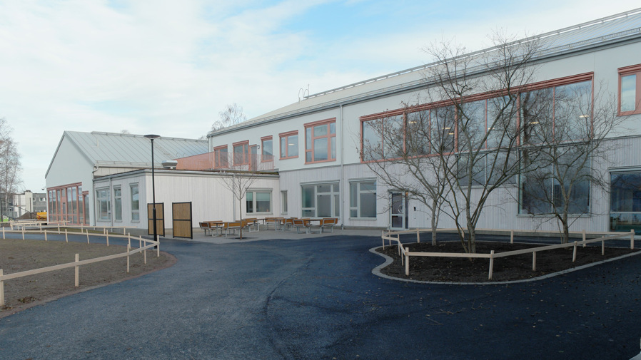 G&aring;ngv&auml;gen p&aring; baksidan och sj&ouml;sidan.