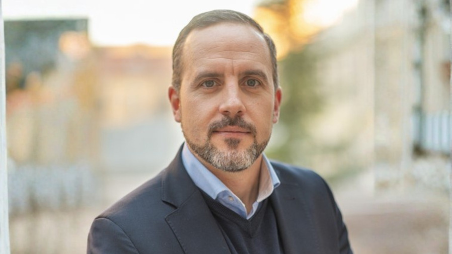 En porträttbild på en man.