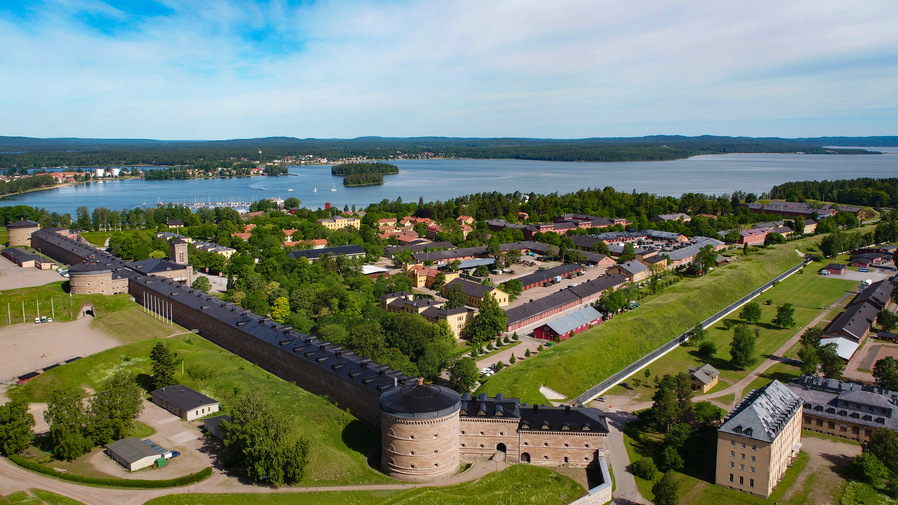 En flygbild över Karlsborgs fästninge