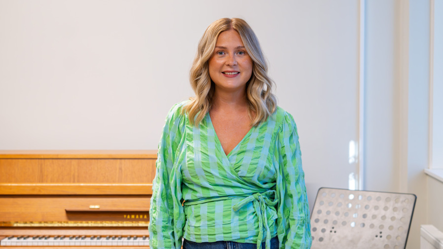 Maja Mellring ler in i kameran.