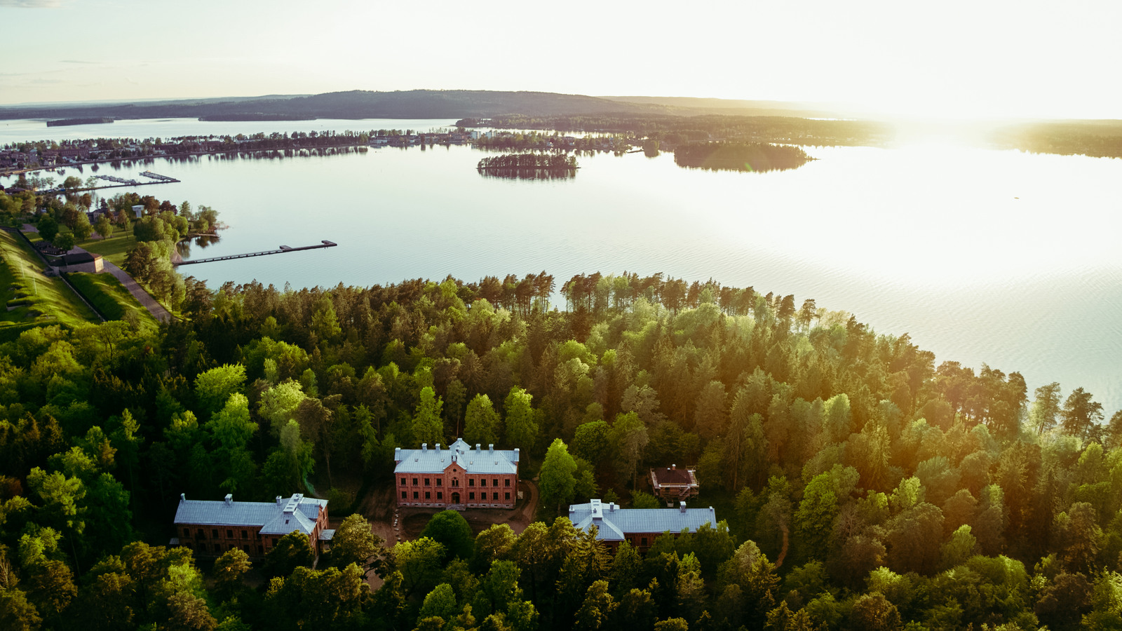 Flygbild över Garnisonsjukhuset och vättern