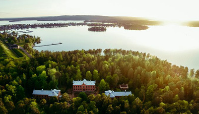 Flygbild över Garnisonsjukhuset och vättern