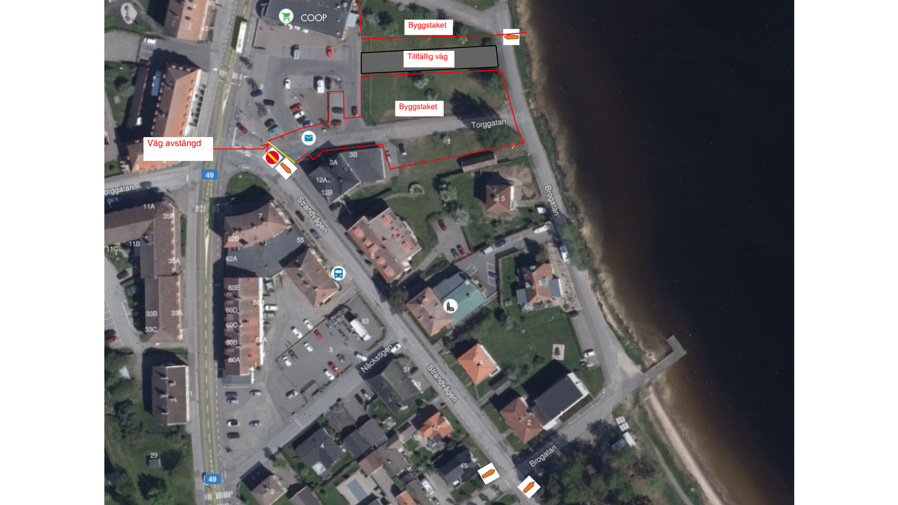 En flygbild över avstängningen vid Rödesunds torg. Trafik till parkeringen samt varuleveranser till COOP kommer att hänvisas via Strandvägen - Brogatan.