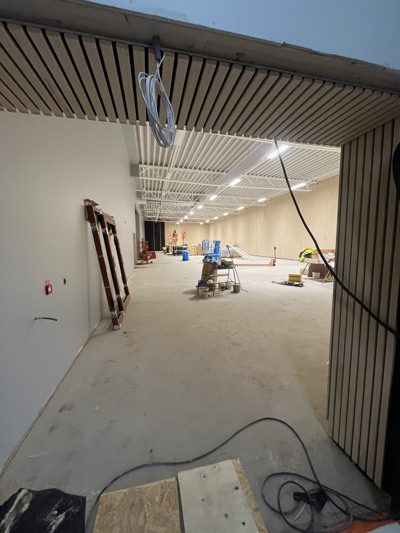 Montage inv&auml;ndiga d&ouml;rrar och partier.