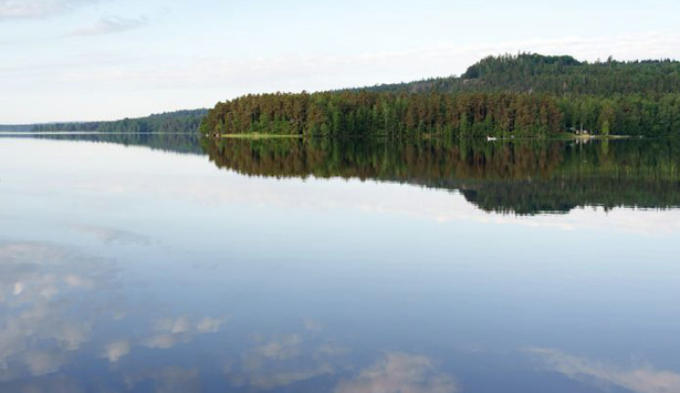 Vy över Bottensjön, spegling i vattnet 