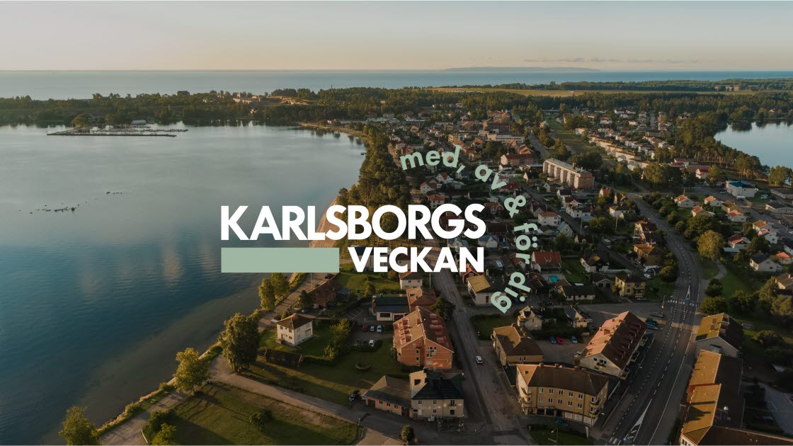 Vy över centrala Karlsborg med Karlsborgsveckans logotyp ovanpå